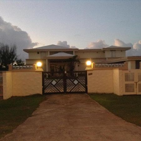 Oceanfront Home With Private Pool Тамунинг Екстериор снимка